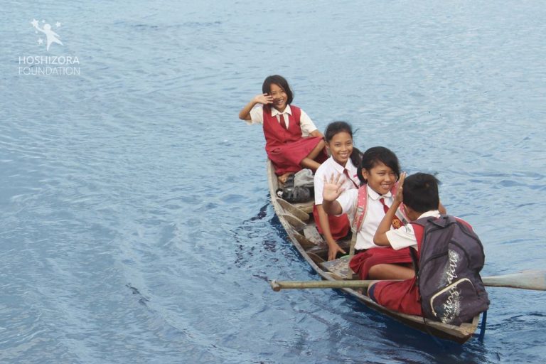 AB naik sampan